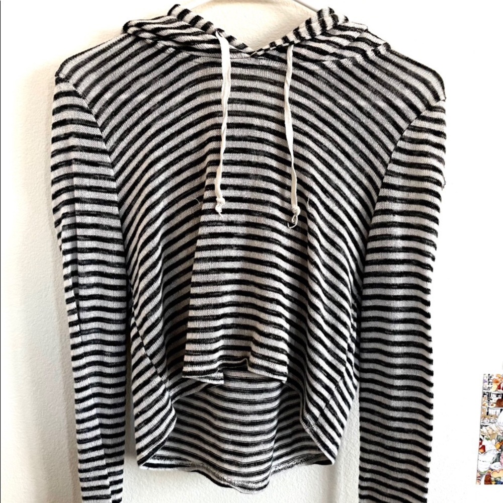 STRIPPED CROPPED SWEATER
